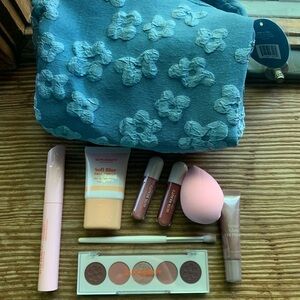 New Ulta Beauty 9 Piece Makeup Bundle Set Eyeshadow Primer Brush Lips